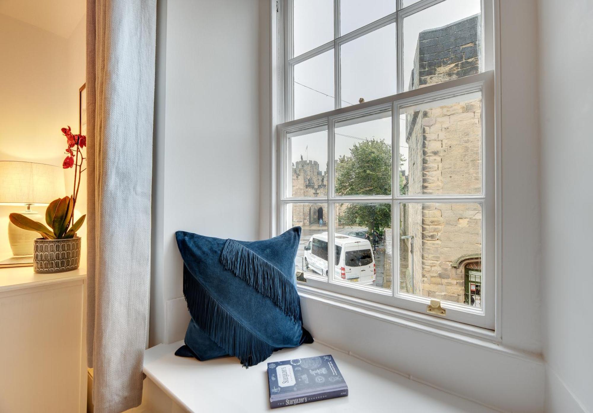 Lionsgate View - Luxury Apartment Opposite Alnwick Castle Exterior photo